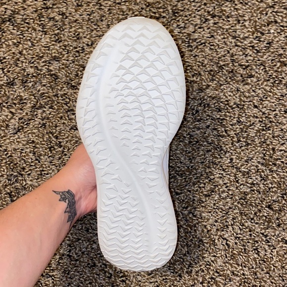 Women’s adidas - Picture 2 of 3